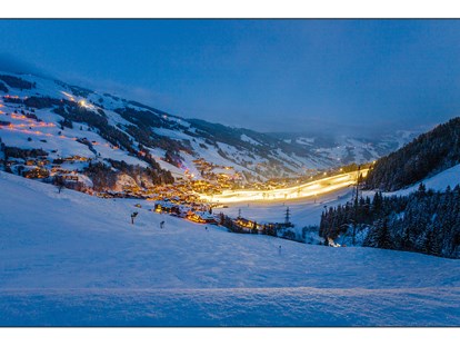 Hotels an der Piste - Hotel-Schwerpunkt: Skifahren & Ruhe - Aussicht auf Hinterglemm - Ferienwohnungen Perfeldhof