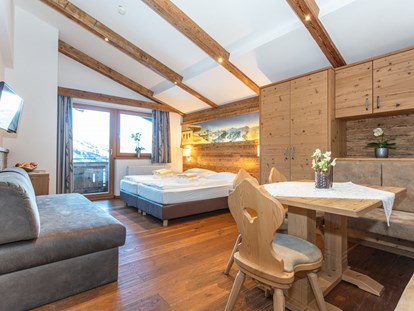 Hotels an der Piste - Hotel-Schwerpunkt: Skifahren & Ruhe - Zimmerbeispiel der Ferienwohnung "50" im Dachgeschoss - Ferienwohnungen Perfeldhof