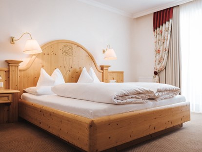 Hotels an der Piste - Hotel-Schwerpunkt: Skifahren & Kulinarik - Standardzimmer Sternenhimmel - Hotel Schneider ****superior