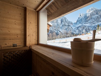 Hotels an der Piste - Preisniveau: exklusiv - Skiregion Alta Badia - Familiensauna mit Sicht - Hotel Cappella