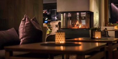 Hotels an der Piste - Hunde: erlaubt - San Candido - Gemütliche Lounge bei Kaminfeuer. - Kronplatz Resort Hotel Kristall