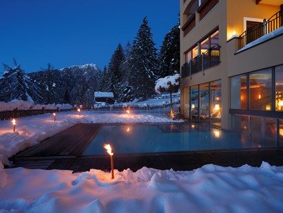Hotels an der Piste - Skikurs direkt beim Hotel: für Kinder - Trentino-Südtirol - Dem Sternenhimmel entgegenschwimmen - Wohlfühlhotel Falzeben