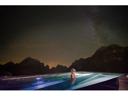 Hotels an der Piste - Trockenraum - Trentino-Südtirol - Outdoor Whirlpool - Berghotel Sexten Dolomiten