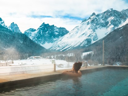 Hotels an der Piste - Pools: Außenpool beheizt - Skigebiet 3 Zinnen Dolomites - Whirlpool - Berghotel Sexten Dolomiten