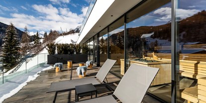 Hotels an der Piste - Pools: Innenpool - Trentino-Südtirol - Terrasse Saunabereich - Hotel Seeber