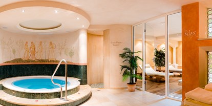 Hotels an der Piste - Hotel-Schwerpunkt: Skifahren & Shopping - Sen Jan di Fassa - Warmes Whirlpool zum entspannen - Villa David Dolomites
