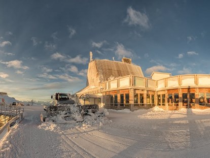Hotels an der Piste - Hotel-Schwerpunkt: Skifahren & Kulinarik - Mals - Hotel bei Sonnenaufgang  - Glacier Hotel Grawand