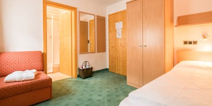 Hotels an der Piste - Hotel-Schwerpunkt: Skifahren & Familie - Trentino-Südtirol - 1-2 Bett-Zimmer Kurzhof - Piccolo Hotel Gurschler