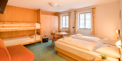 Hotels an der Piste - Hotel-Schwerpunkt: Skifahren & Wellness - Nauders - Vierbettzimmer Kurzhof - Piccolo Hotel Gurschler