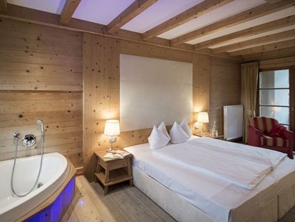 Hotels an der Piste - Hotel-Schwerpunkt: Skifahren & Kulinarik - Italien - Dolce Vita Chalet - Post Alpina - Family Mountain Chalets