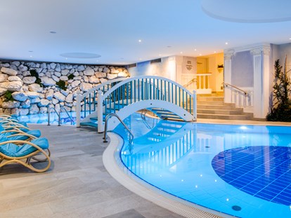 Hotels an der Piste - Pools: Innenpool - Skigebiet 3 Zinnen Dolomites - Hotel Kreuzberg