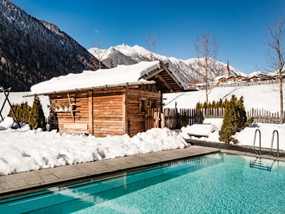 Hotels an der Piste - Pools: Außenpool beheizt - Skigebiet Gitschberg Jochtal - Außensauna im Winter - Hotel Masl