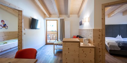 Hotels an der Piste - Hotel-Schwerpunkt: Skifahren & Wellness - Reischach (Trentino-Südtirol) - Familienzimmer Arnika - Familienhotel Huber