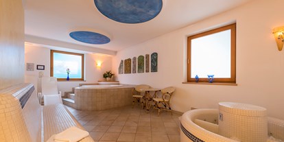 Hotels an der Piste - Sauna - Wolkenstein in Gröden - Saunalandschaft - Hotel Alpenfrieden