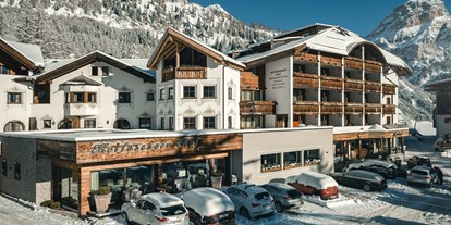 Hotels an der Piste - Pools: Infinity Pool - Wolkenstein/Gröden - Kolfuschgerhof Mountain Resort