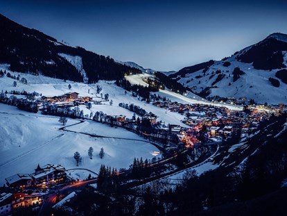 Hotels an der Piste - Skiservice: Skireparatur - Österreich - Panoramaansicht - Familienresort Ellmauhof - das echte All Inclusive ****S