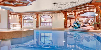 Hotels an der Piste - Pools: Außenpool beheizt - Skigebiet Wetterstein - Innenpool - Tirolerhof Familotel Zugspitze