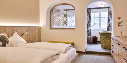 Hotels an der Piste - Ski-In Ski-Out - Gosau - Familienzimmer mit getrenntem Schlafbereich - Familienhotel Sommerhof
