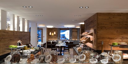 Hotels an der Piste - Parkplatz: gebührenpflichtig in Gehweite - Faschina - Restaurant und Frückstücksbuffet - Gorfion Familotel Liechtenstein