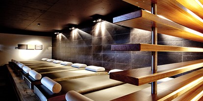 Hotels an der Piste - Suite mit offenem Kamin - Davos Platz - In unserem Wellnessturm «Tor da Lenn» verwöhnen wir Sie auf fünf Etagen. - Valbella Resort