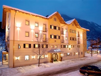 Hotels an der Piste - geführte Skitouren - Snow Space Salzburg - Flachau - Wagrain - St. Johann - Haupthaus Reslwirt - Familienresort Reslwirt ****