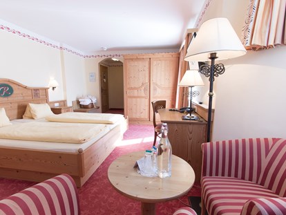 Hotels an der Piste - Hotel-Schwerpunkt: Skifahren & Kulinarik - Zimmer im Haupthaus - Familienresort Reslwirt ****