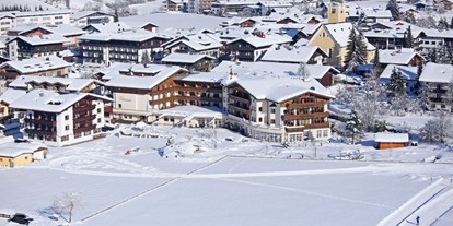 Hotels an der Piste - Klassifizierung: 4 Sterne S - Oberndorf in Tirol - Außenansicht - Landhotel Schermer