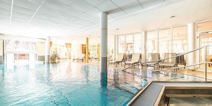 Hotels an der Piste - Parkplatz: kostenlos beim Hotel - Tirol - Pool - Innenbecken - Landhotel Schermer