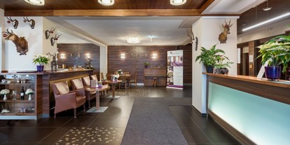 Hotels an der Piste - Hotel-Schwerpunkt: Skifahren & Sightseeing - Mariazell - Lobby Rezeption - AKTIVHOTEL Weisser Hirsch