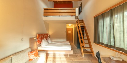 Hotels an der Piste - Hotel-Schwerpunkt: Skifahren & Ruhe - Flims Waldhaus - Galeriezimmer mit zwei Doppelbetten - Hotel Ucliva