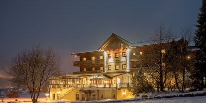 Hotels an der Piste - WLAN - Ramsau am Dachstein - Abendstimmung - Aussenbild vom Hotel Zum Jungen Römer - Hotel Zum Jungen Römer