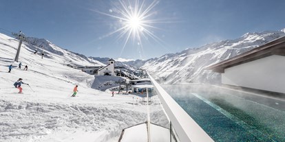 Hotels an der Piste - Hotel-Schwerpunkt: Skifahren & Kulinarik - Moos/Pass - Außenpool mit Blick auf die Piste - TOP Hotel Hochgurgl