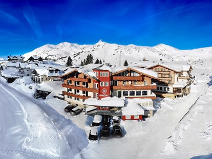 Hotels an der Piste - Skiservice: Skireparatur - Österreich - Direkt an der Piste, mitten im Ort, dennoch ruhig gelegen!  - Hotel Kristall Obertauern