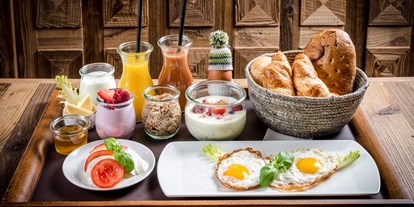 Hotels an der Piste - Preisniveau: gehoben - Alpbach - Frühstück bis 12.00 Uhr | für einen entspannten Tag - Kaiserlodge