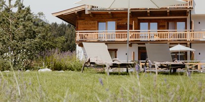 Hotels an der Piste - Parkplatz: kostenlos beim Hotel - Tirol - Große Liegefläche für genügend Privatsphäre - Kaiserlodge