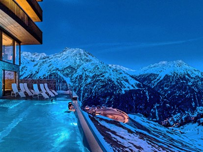 Hotels an der Piste - Hotel-Schwerpunkt: Skifahren & Kulinarik - Moos/Pass - Infinity Outdoor-Pool - Hotel Schöne Aussicht