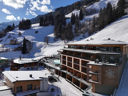 Hotels an der Piste - Hotel-Schwerpunkt: Skifahren & Romantik - Hotel Außenansicht - DAS EDELWEISS Salzburg Mountain Resort