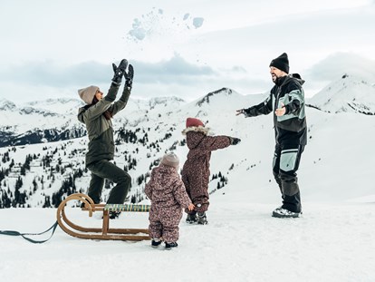 Hotels an der Piste - Hotel-Schwerpunkt: Skifahren & Romantik - Großarl - Familie im Schnee - DAS EDELWEISS Salzburg Mountain Resort