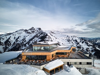Hotels an der Piste - Pools: Infinity Pool - Bergrestaurant Wolke 7 - DAS EDELWEISS Salzburg Mountain Resort