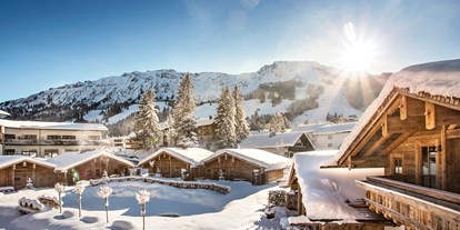 Hotels an der Piste - Suite mit offenem Kamin - Nesselwang - Das Chalet Dorf erstrahlt im Winterkleid - Alpin Chalets Oberjoch