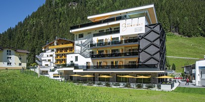 Hotels an der Piste - Preisniveau: gehoben - Serfaus - Außenansicht Sommer
 - Active Nature Resort Das SeeMount