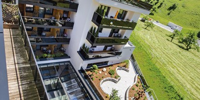 Hotels an der Piste - barrierefrei - Galtür - Garten und Ausblick Sommer - Active Nature Resort Das SeeMount