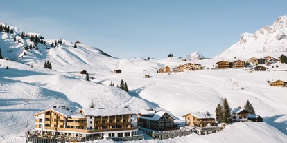 Hotels an der Piste - Parkplatz: gebührenpflichtig in Gehweite - Riezlern - Der Goldene Berg im Winter - Hotel Goldener Berg