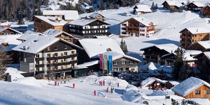 Hotels an der Piste - Hotel-Schwerpunkt: Skifahren & Familie - Faschina - Hotel Gorfion, direkt an der Piste und die Skischule startet auch gleich vor der Hoteltüre - Gorfion Familotel Liechtenstein