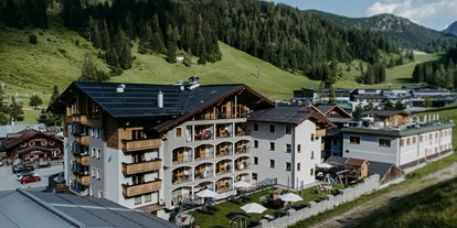 Hotels an der Piste - Verpflegung: 3/4 Pension - Filzmoos (Filzmoos) - Hotelansicht außen vom Garten - Hotel Salzburger Hof Zauchensee