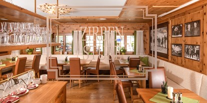 Hotels an der Piste - Hotel-Schwerpunkt: Skifahren & Ruhe - Restaurant "Zirbenstube" - Hotel Salzburger Hof Zauchensee