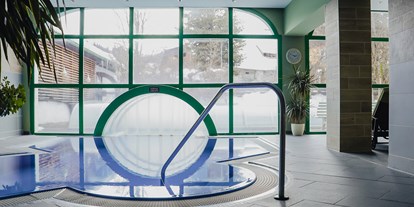 Hotels an der Piste - Hotel-Schwerpunkt: Skifahren & Romantik - Aussen und Innenpool - Hotel Alpenblick Kreischberg