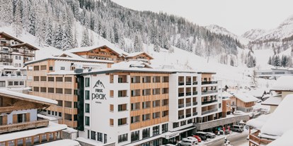 Hotels an der Piste - Parkplatz: kostenlos in Gehweite - Filzmoos (Filzmoos) - Außenansicht FIRSTpeak  - FIRSTpeak Zauchensee