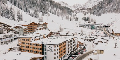 Hotels an der Piste - Skiservice: vorhanden - Ramsau am Dachstein - Ansicht von oben auf unser FIRSTpeak - FIRSTpeak Zauchensee