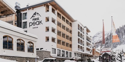 Hotels an der Piste - geführte Skitouren - Mühlbach am Hochkönig - Außenansicht FIRSTpeak - FIRSTpeak Zauchensee